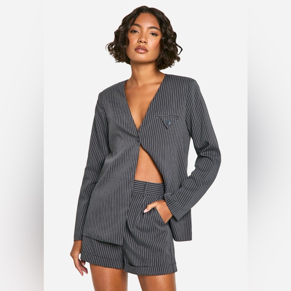Boohoo pinstripe roll hem shorts charcoal size 8 NWT